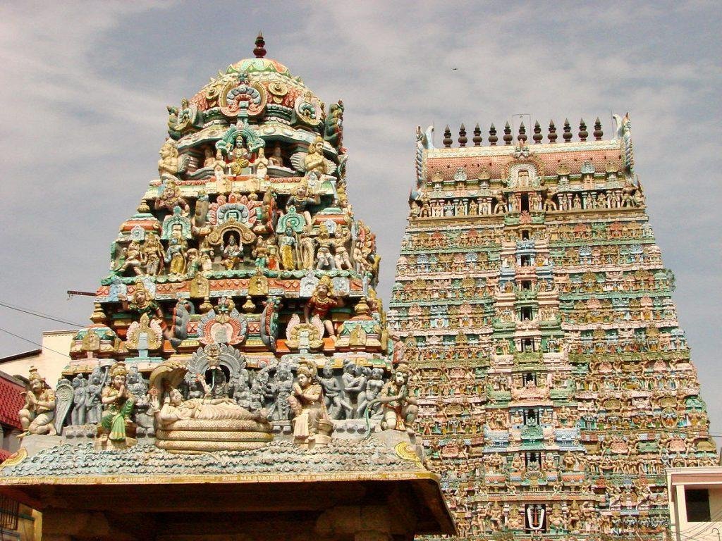 1200px-Gopuras_in_Kumbakonam_-_India