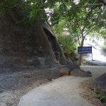 800px-The_Path_to_the_rock_cut_Temple.