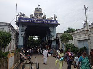 300px-Manakula_vinayagar_temple_north_entrance (1)