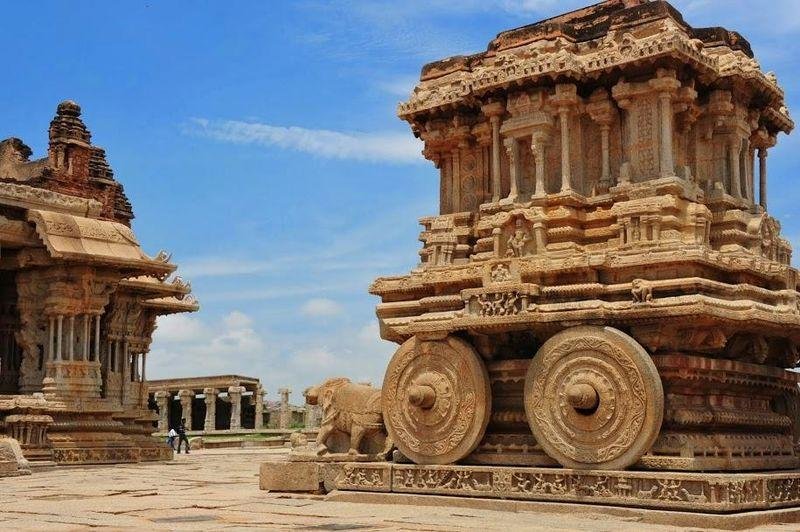 800px-Hampi_Art, Hampi, Ballari, Karnataka