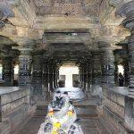 Large_open_manapa_with_lathe_turned_pillars_and_nandi_bull_facing_the_sanctum_in_the_Amrutesvara_temple_at_Amruthapura