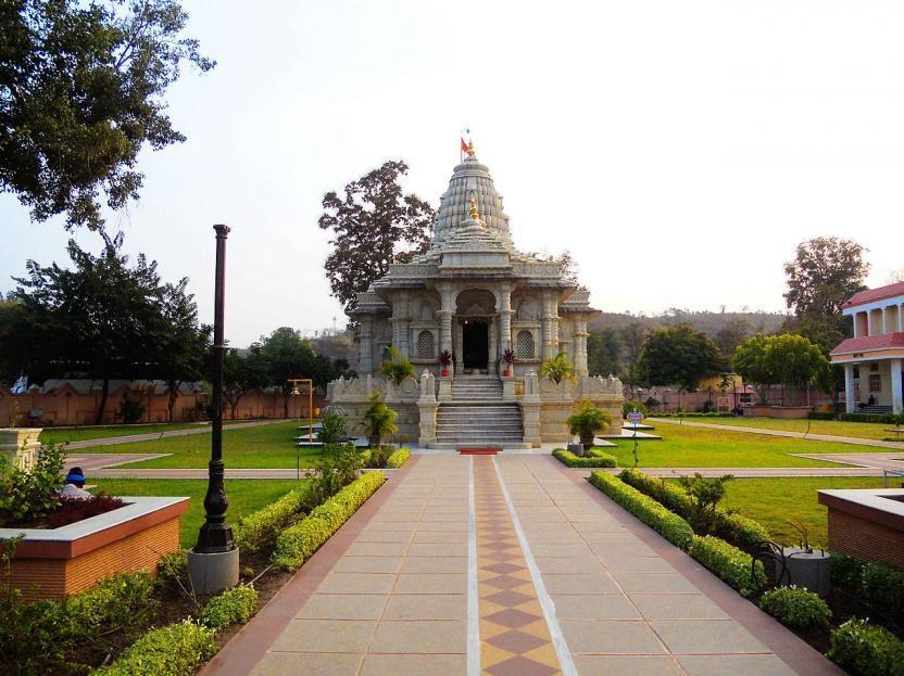 sri-gajanan-maharaj-temple_1414574818
