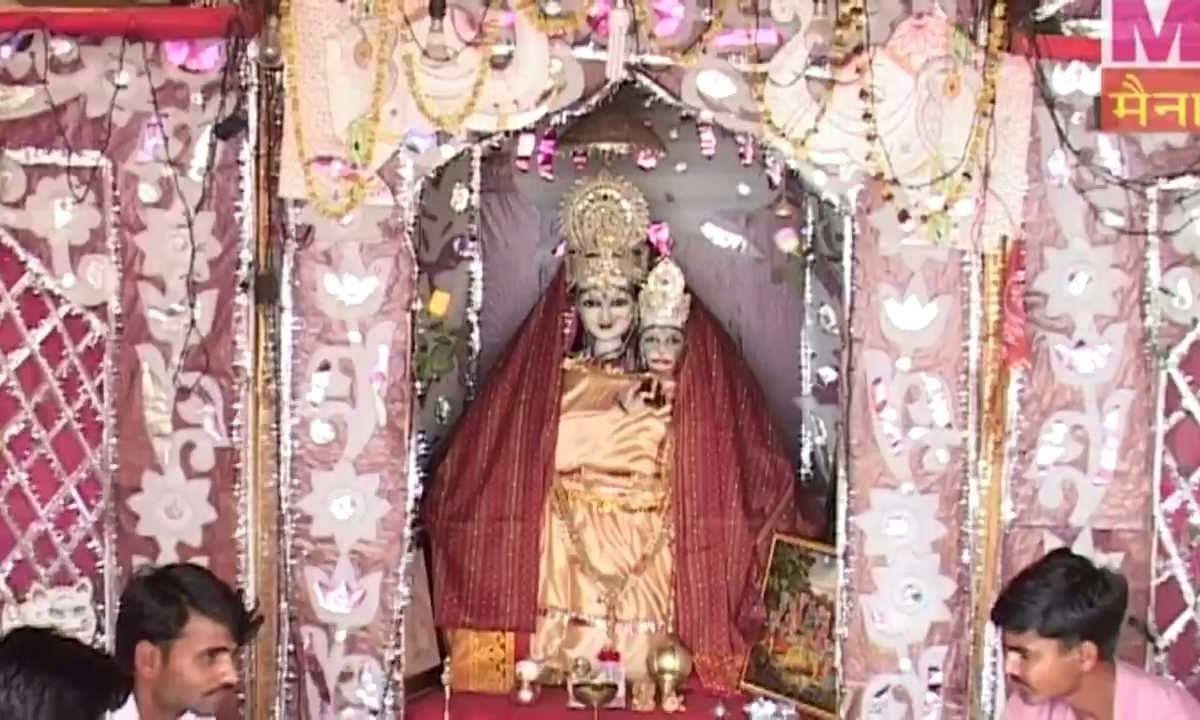 इधर अंजनी घर हनुमान जन्में भजन Lyrics, Video, Bhajan, Bhakti Songs