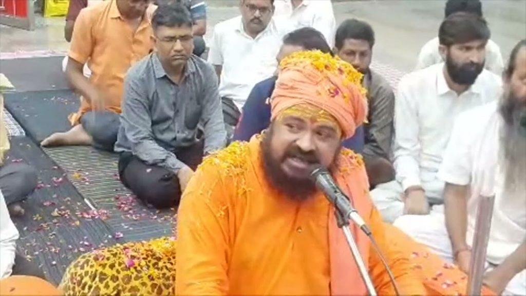 सादा जीवन सुख से जीना अधिक लड़ाना ना चाहिए Lyrics, Video, Bhajan, Bhakti Songs