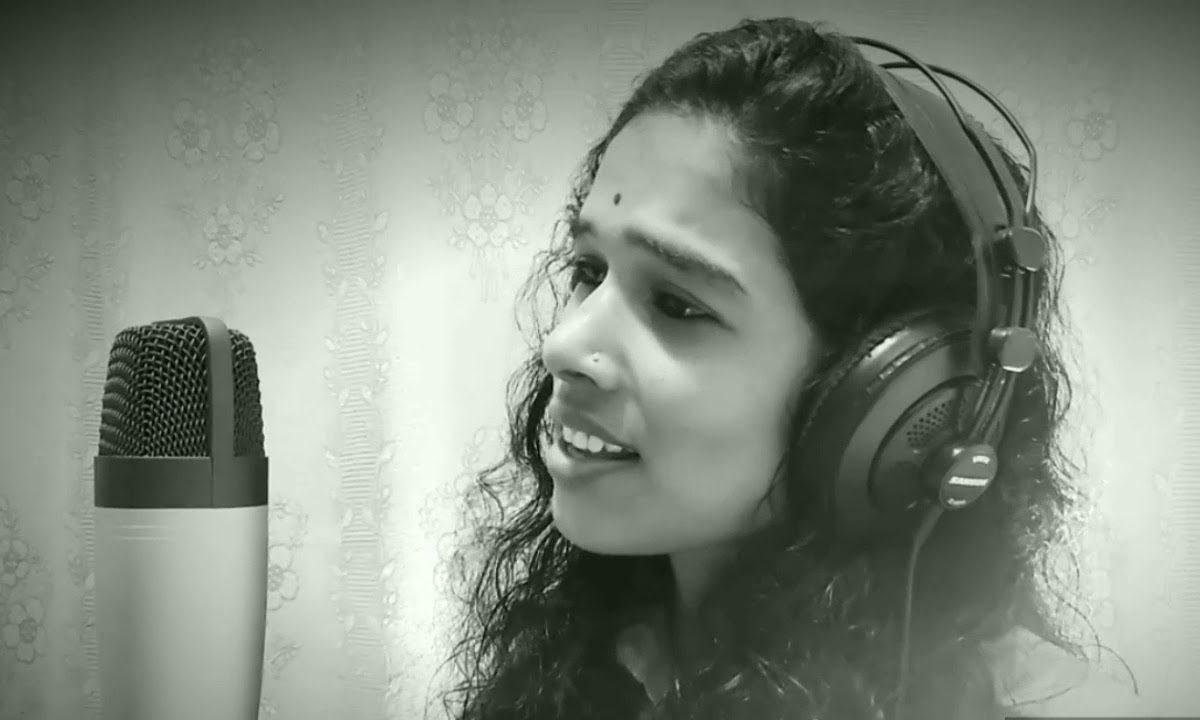 अहसान तेरे कैसे चुकाऊं मुझको बता दो श्याम कैसे रिझाऊं Lyrics, Video, Bhajan, Bhakti Songs