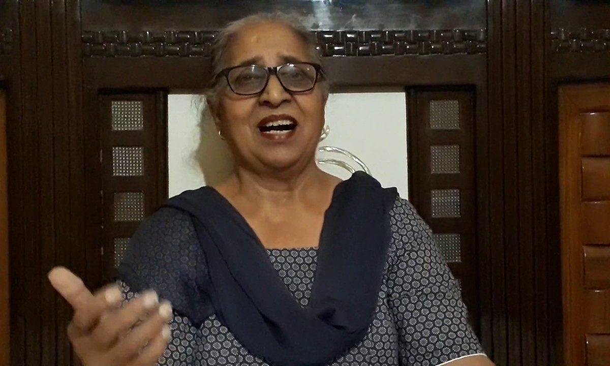 चीर चुराके ले गया यशोदा तेरा नंदलाला | Lyrics, Video | Krishna Bhajans