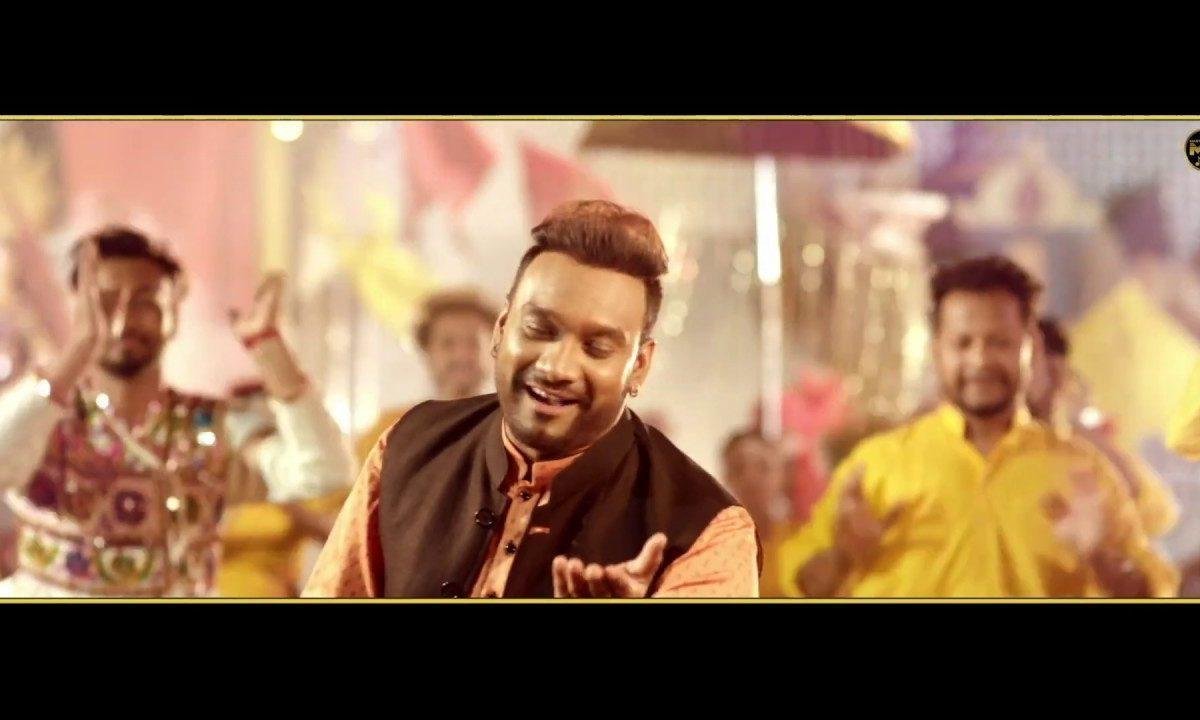 झूम कर गाओ माँ का दर आया | Lyrics, Video | Durga Bhajans