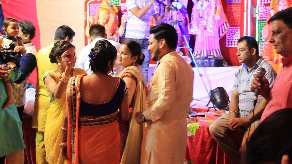 धीरे धीरे बंसी भजाये मेरा कान्हा | Lyrics, Video | Krishna Bhajans