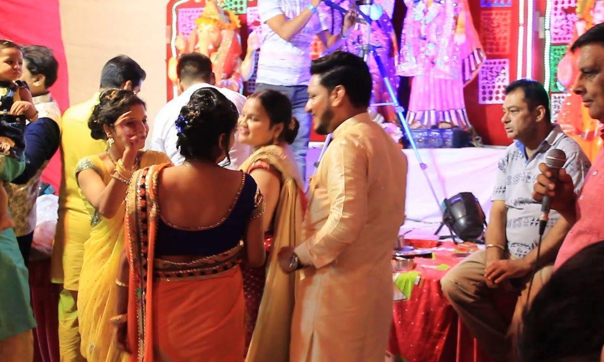 धीरे धीरे बंसी भजाये मेरा कान्हा | Lyrics, Video | Krishna Bhajans