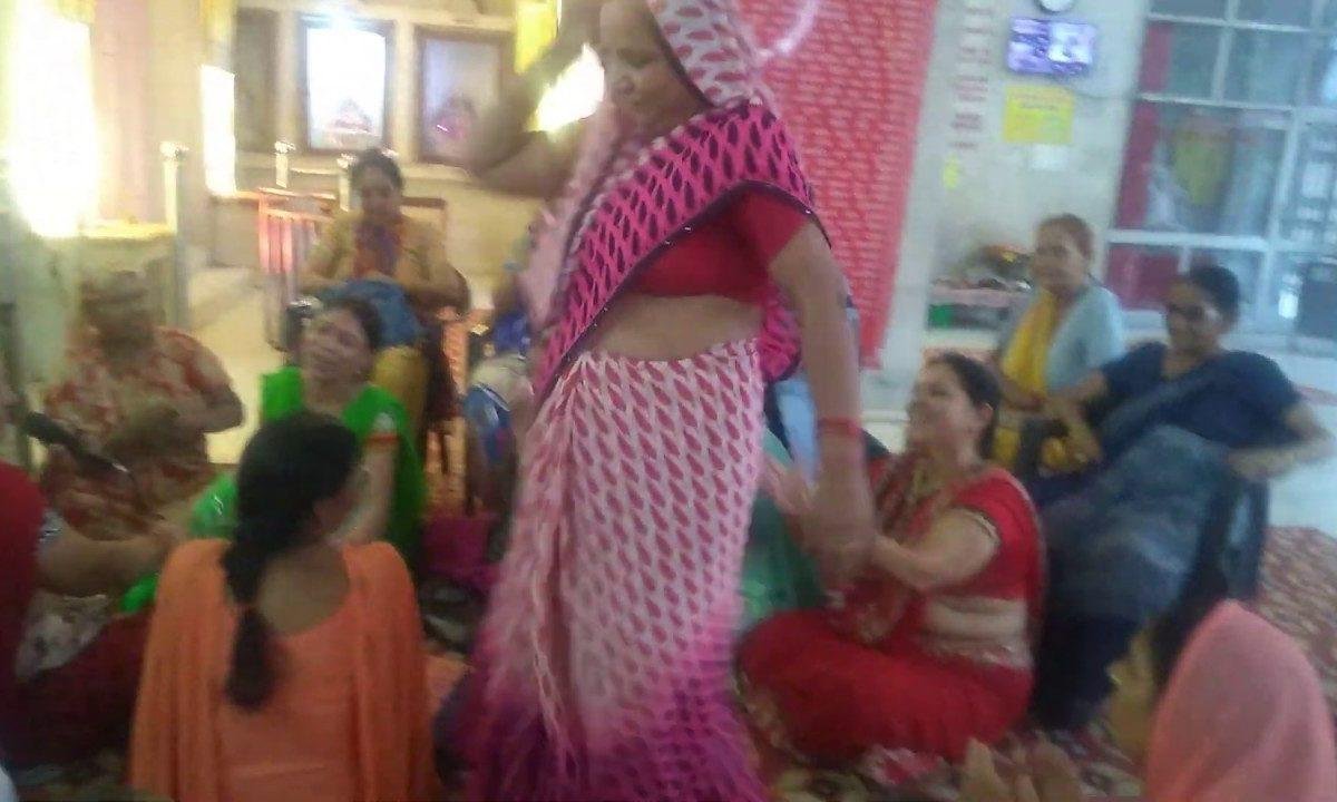 फूटी मटकी माखन बिखरा मधुबन में सवेरा हो गया | Lyrics, Video | Krishna Bhajans