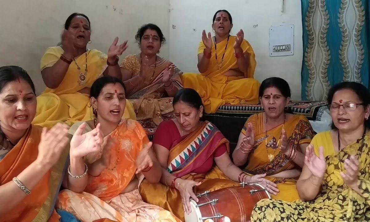 दूर भवन मत जाओ मेरी मैया आज तुम्हारा पूजा का दिन है | Lyrics, Video | Durga Bhajans