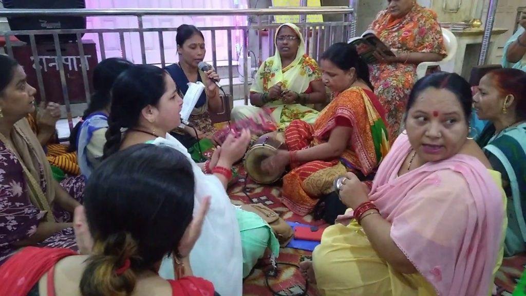 पर्वत पे आजा मेरी गौरा क्यों देखे गौरा खड़ी खड़ी | Lyrics, Video | Shiv Bhajans