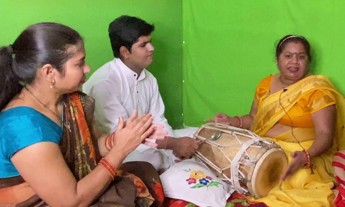 मेरी आँखों से आंसू बरसे है | Lyrics, Video | Durga Bhajans