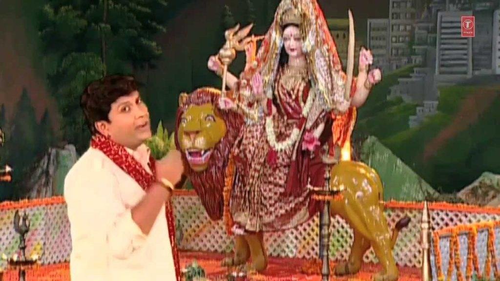 लाल चुनरिया ले गयी रे मै तो मैया के मंदिर में | Lyrics, Video | Durga Bhajans