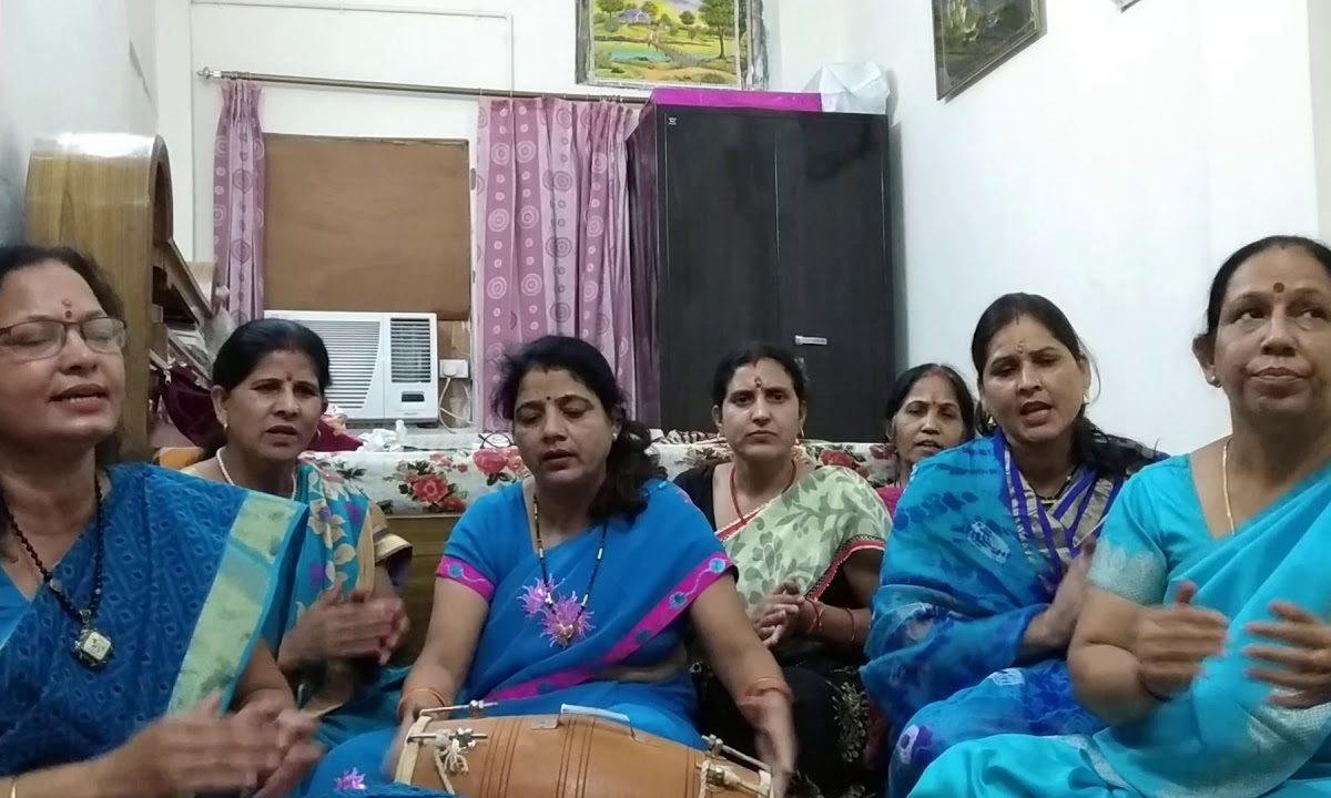 चुनरिया माँ की रेशमी कोई गोटा लगाओ रे  | Lyrics, Video | Durga Bhajans