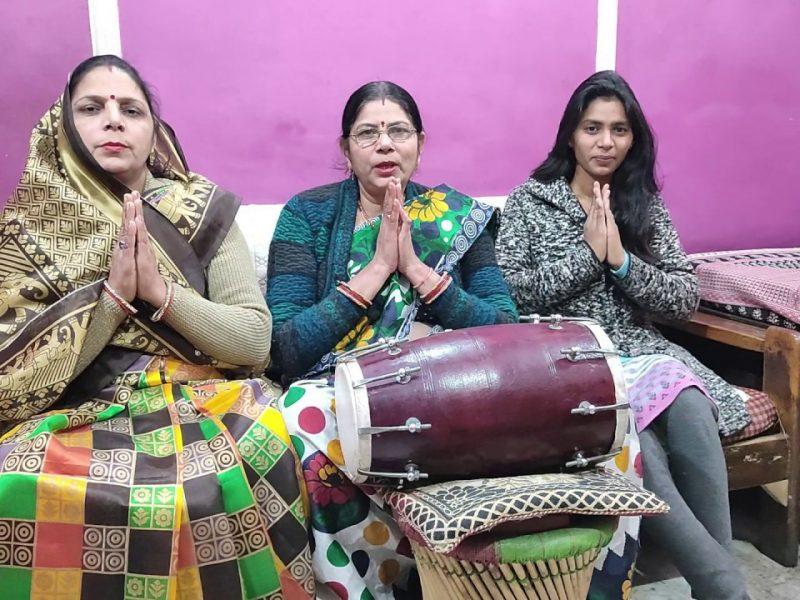 धीरे धीरे बांसुरी बजा जा रे कन्हैया | Lyrics, Video | Krishna Bhajans