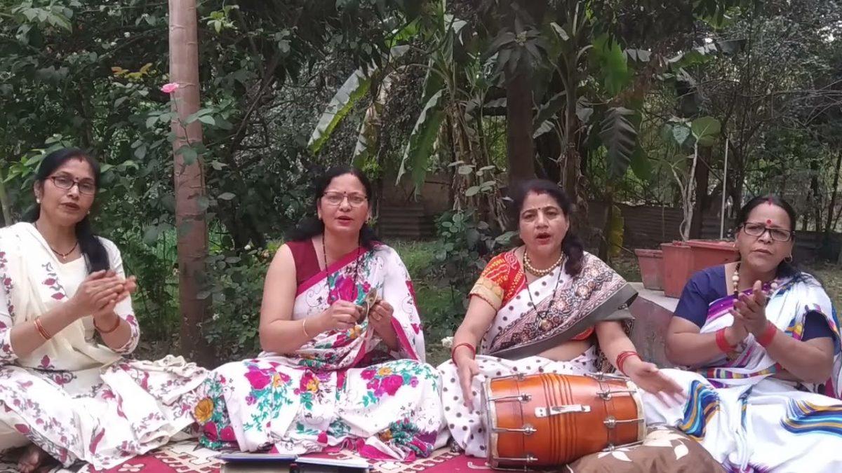 बृज में होली कैसे खेलूंगी मैं | Lyrics, Video | Krishna Bhajans