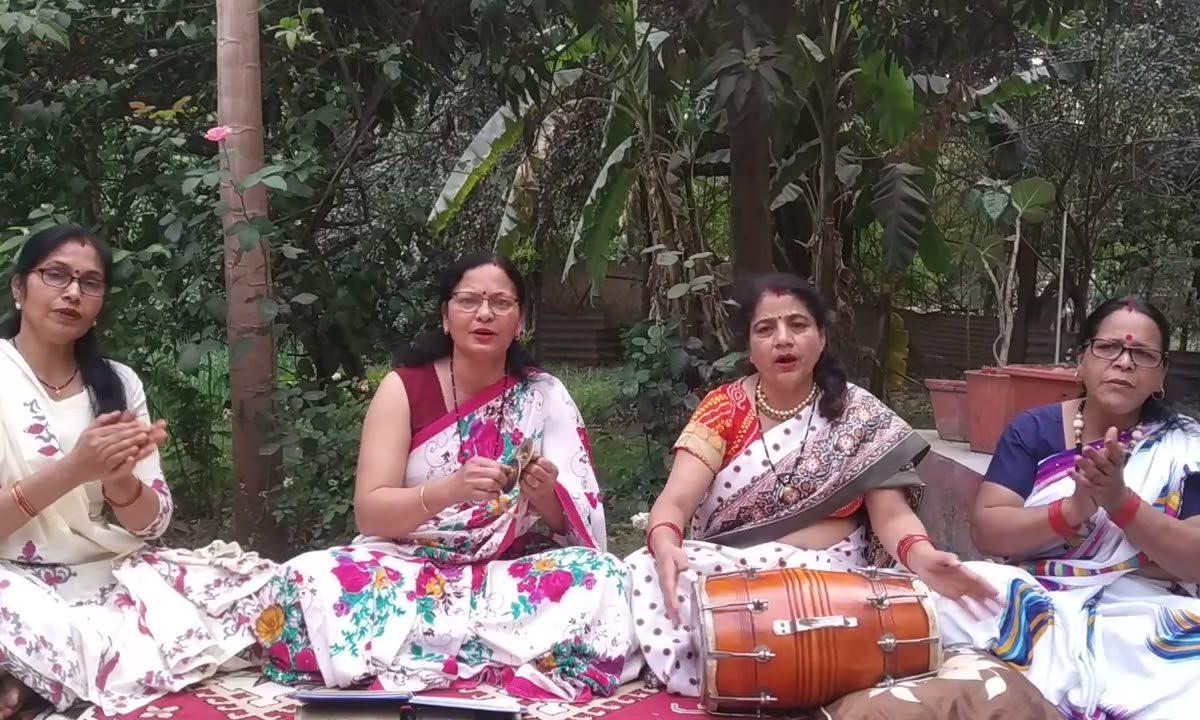 बृज में होली कैसे खेलूंगी मैं | Lyrics, Video | Krishna Bhajans