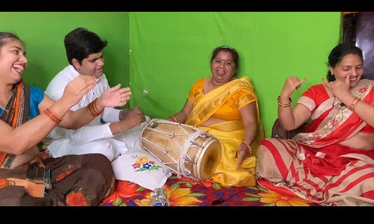 मेरी नंदलाला संग यारी यह दुनिया जान गई | Lyrics, Video | Krishna Bhajans