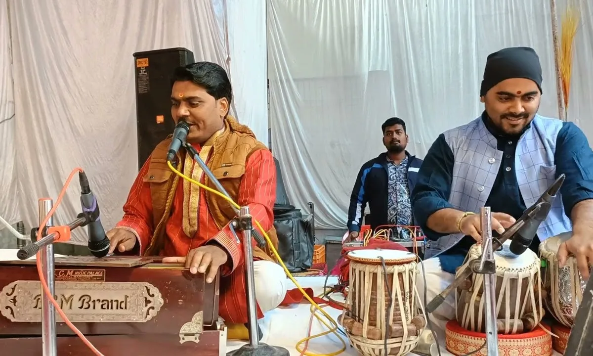 रे मन मूर्ख कब तक जग में जीवन व्यर्थ बिताएगा Lyrics, Video, Bhajan, Bhakti Songs